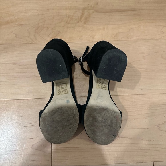 Blocky Black Heels - Picture 3 of 3